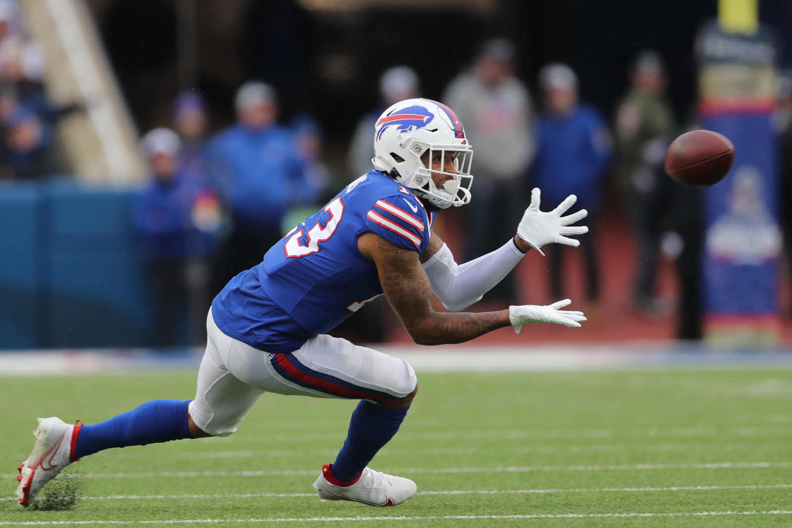 Davis makes a catch